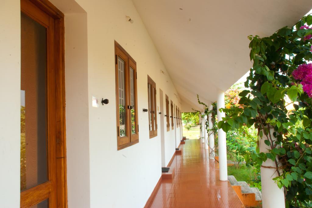 Hotel The Mountain Retreat Tiruvannāmalai Esterno foto
